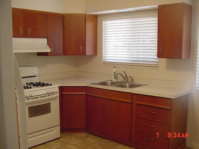 Kitchen - 1051 Mango Ave