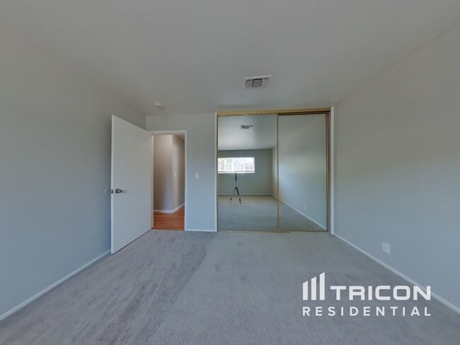 Building Photo - 2076 Harte Ct