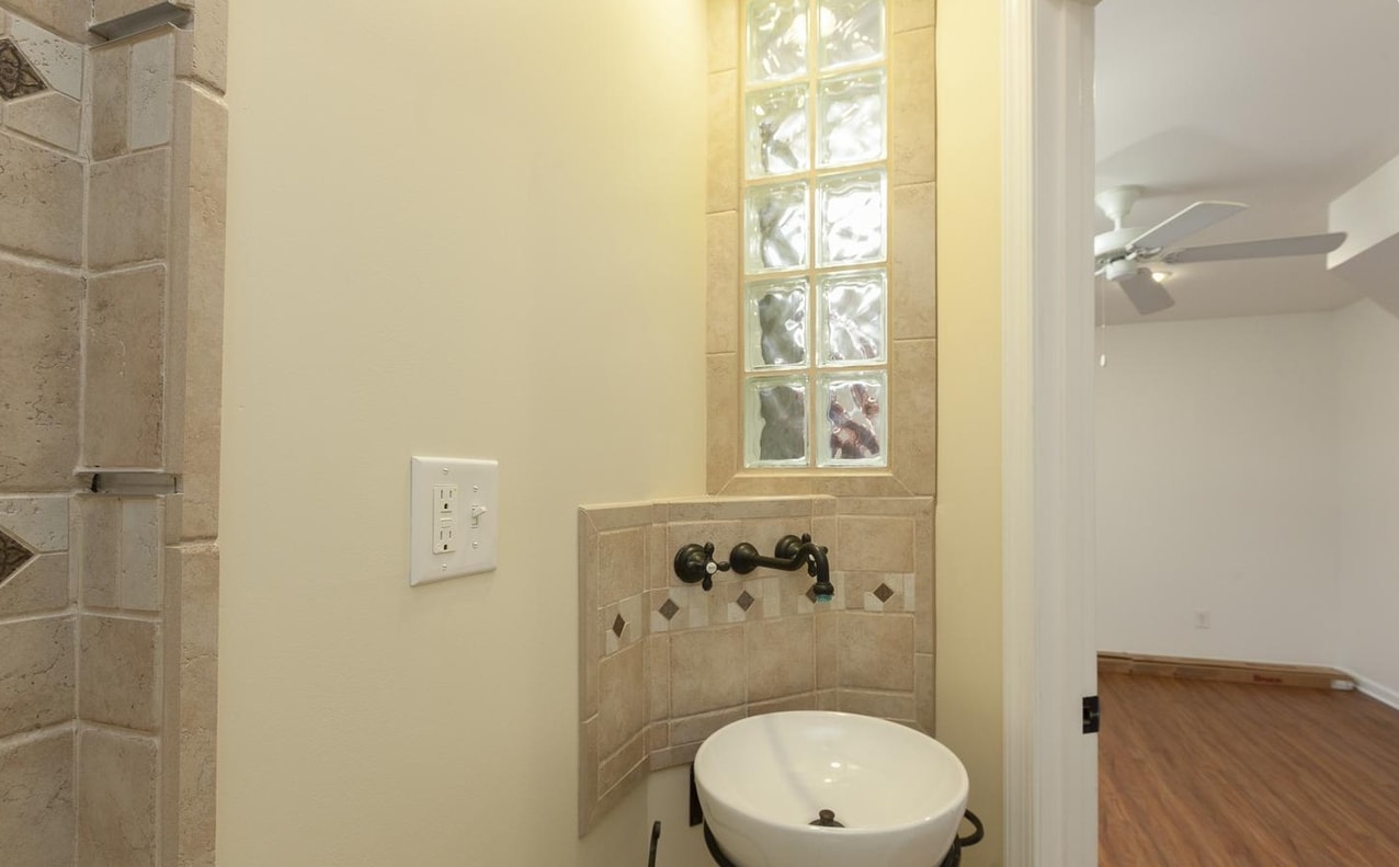 Building Photo - 106 Sir Washington St