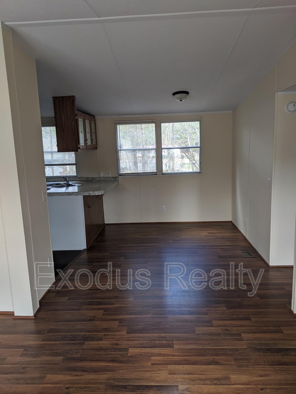 Building Photo - 433 Deer View