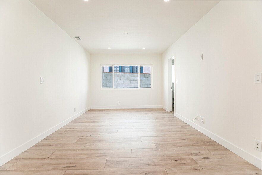 Building Photo - 1061 E Santa Anita Ave