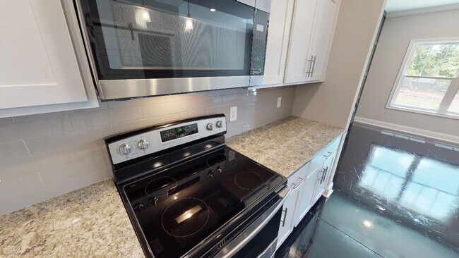 Building Photo - Charming 3-Bedroom Home in the Heart of Clarksville – Nashville Style Living!