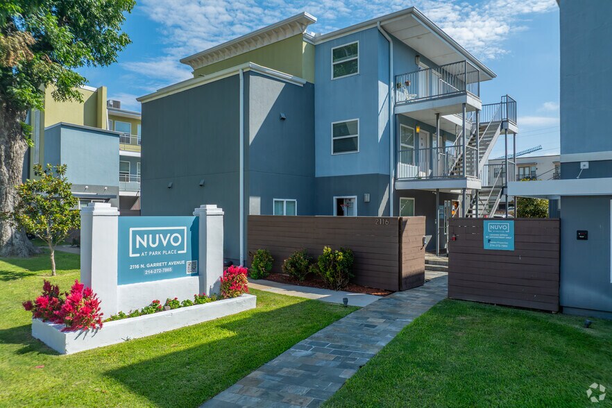 Building Photo - Nuvo Park Place