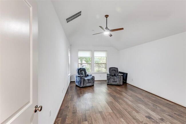Building Photo - 3405 Venezia View