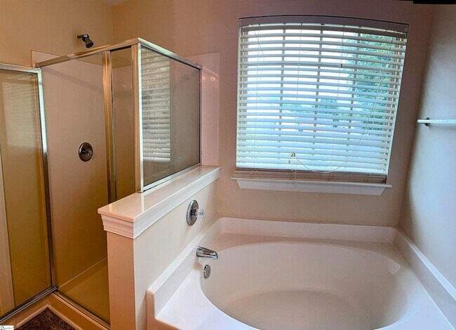 Building Photo - 207 Penrith Ct