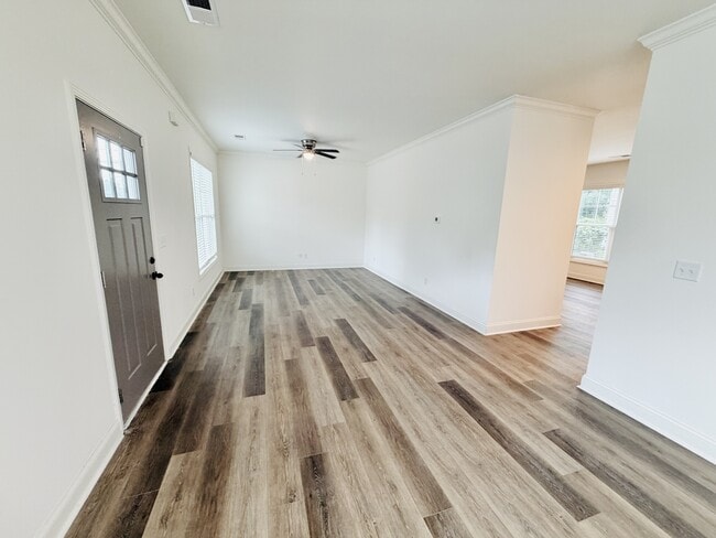 Building Photo - 2035 Rosewood Dr
