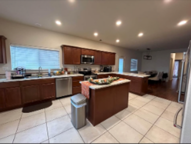 Building Photo - Spacious 4-Bedroom Home with Amazing Backy...