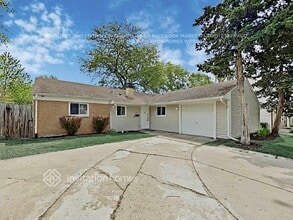 Building Photo - 1369 Westchester Dr
