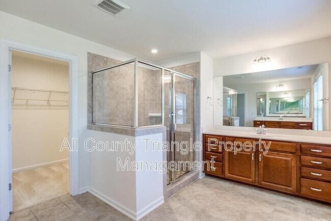 Building Photo - 728 Lampwick Ln