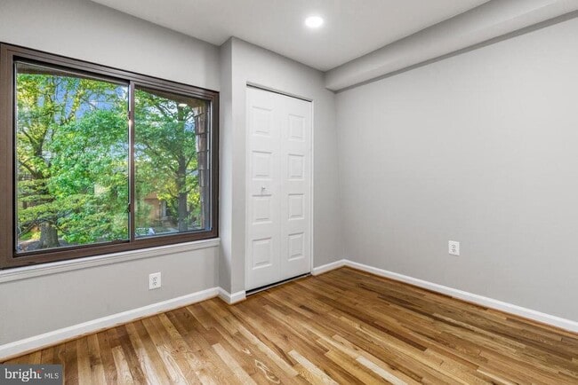Building Photo - 4921 Sauquoit Ln