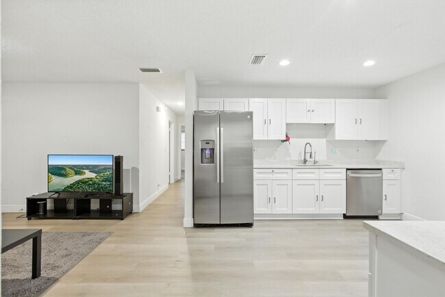 Building Photo - Spacious 4-Bedroom Home in Wildwood – Rece...