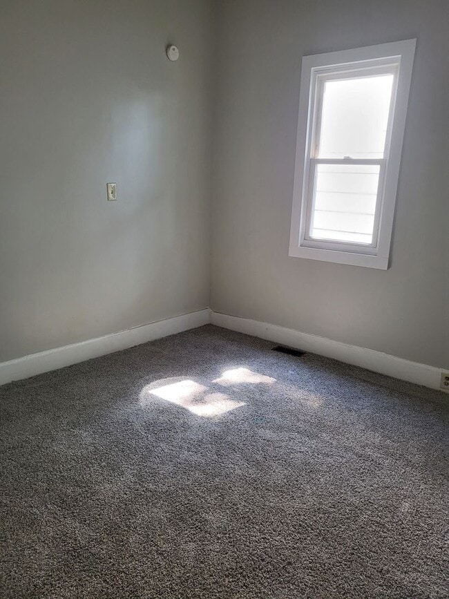 Building Photo - 3 bed 2 bath house