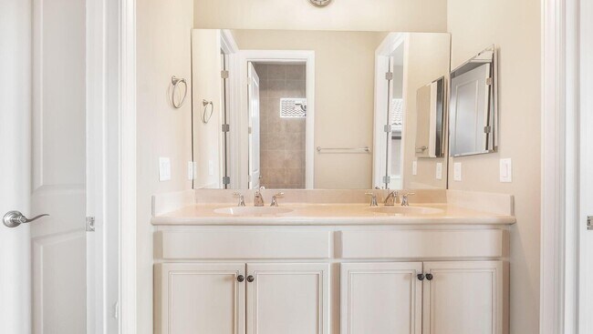 Building Photo - 17384 Vistancia Cir