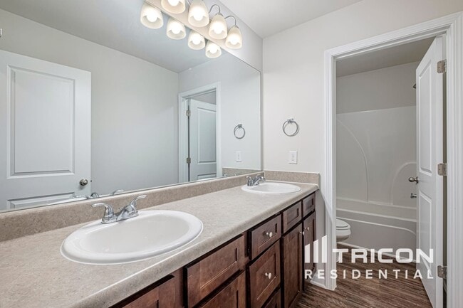 Building Photo - 4162 Bella View Dr