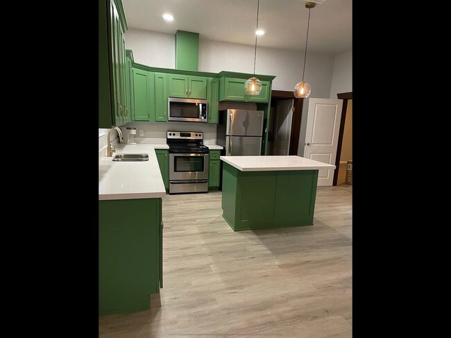 Building Photo - 640 S 1st Ave