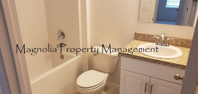 Building Photo - 4 Bedroom 2 Bathroom, Community pool