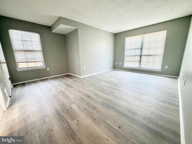 Building Photo - 44 Cheverny Ct