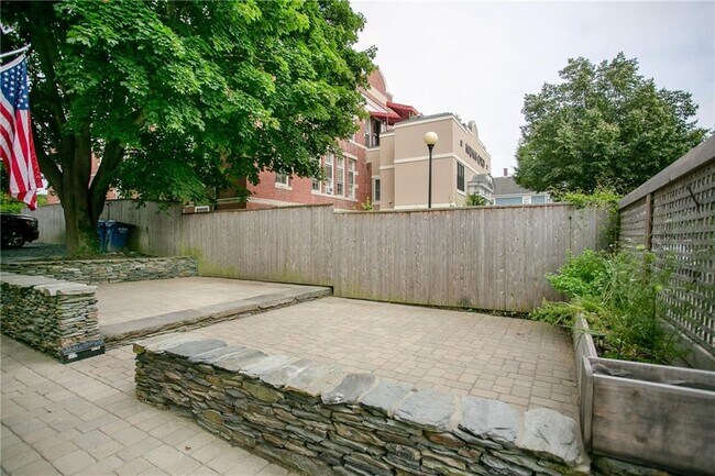 Building Photo - 43 Farewell St