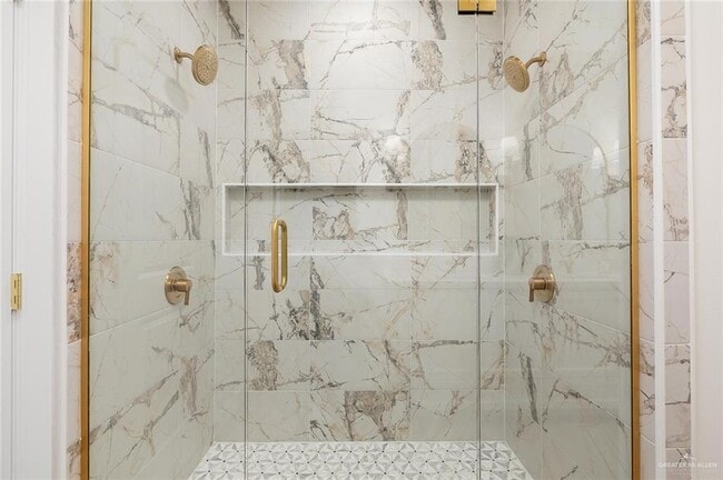 Building Photo - 21 Lime St