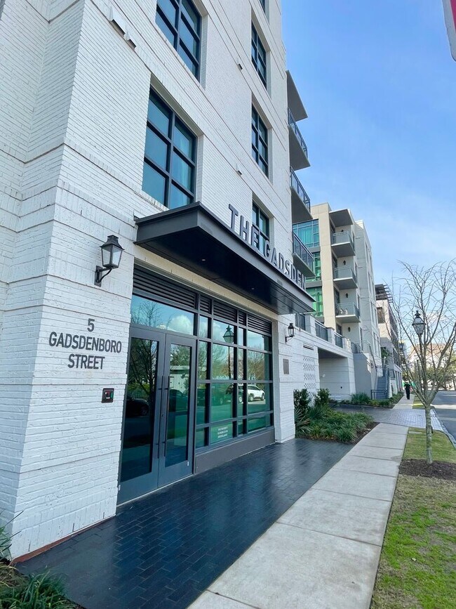 Building Photo - Gorgeous two bedroom newly built condominium at the Gadsden