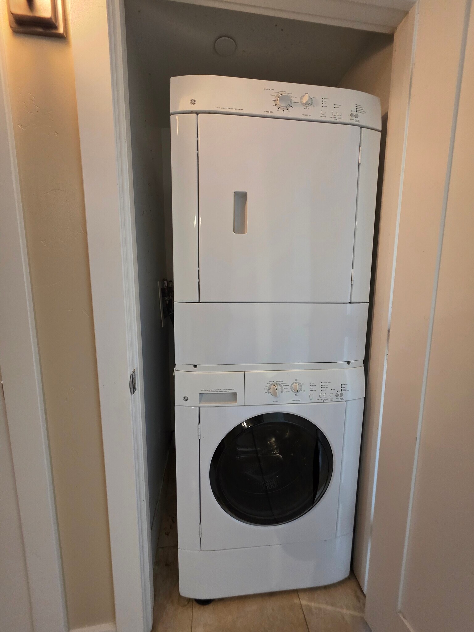 Building Photo - 230 E 300 S