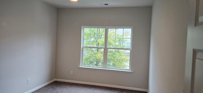 Building Photo - Terrific Canton Townhome!