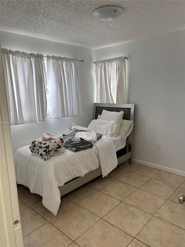 Building Photo - 2050 NE 140th St