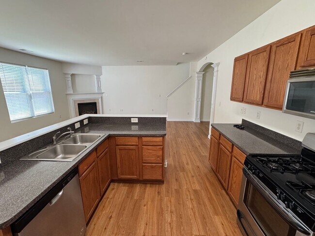 Building Photo - 6644 Sequoia Hills Dr