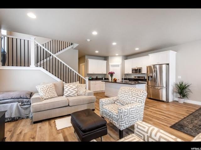 Building Photo - 4403 W Glendon Dr