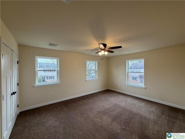 Building Photo - 102 Linda Ct N