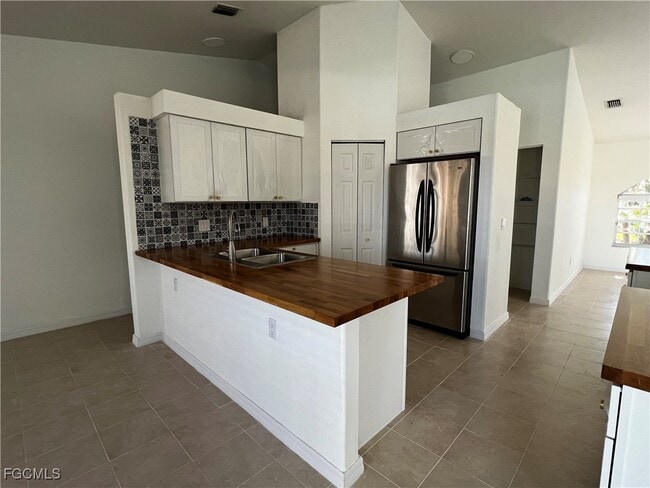 Building Photo - 2305 SW 53rd Terrace
