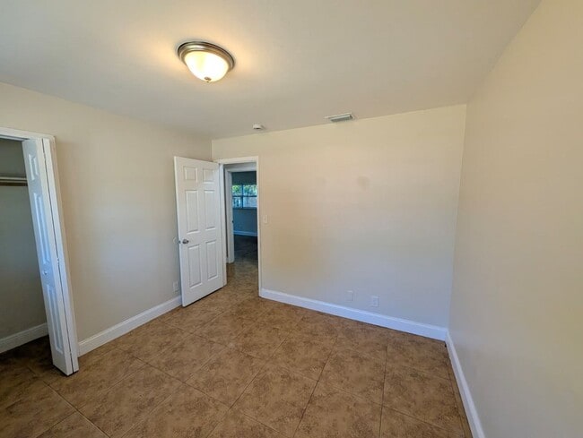 Building Photo - Spacious 3BR Rental with Outdoor Living Space