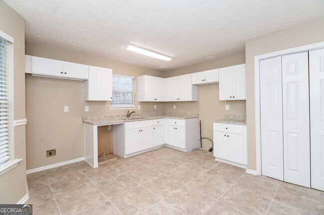 Building Photo - 4237 Sterling Pointe Dr