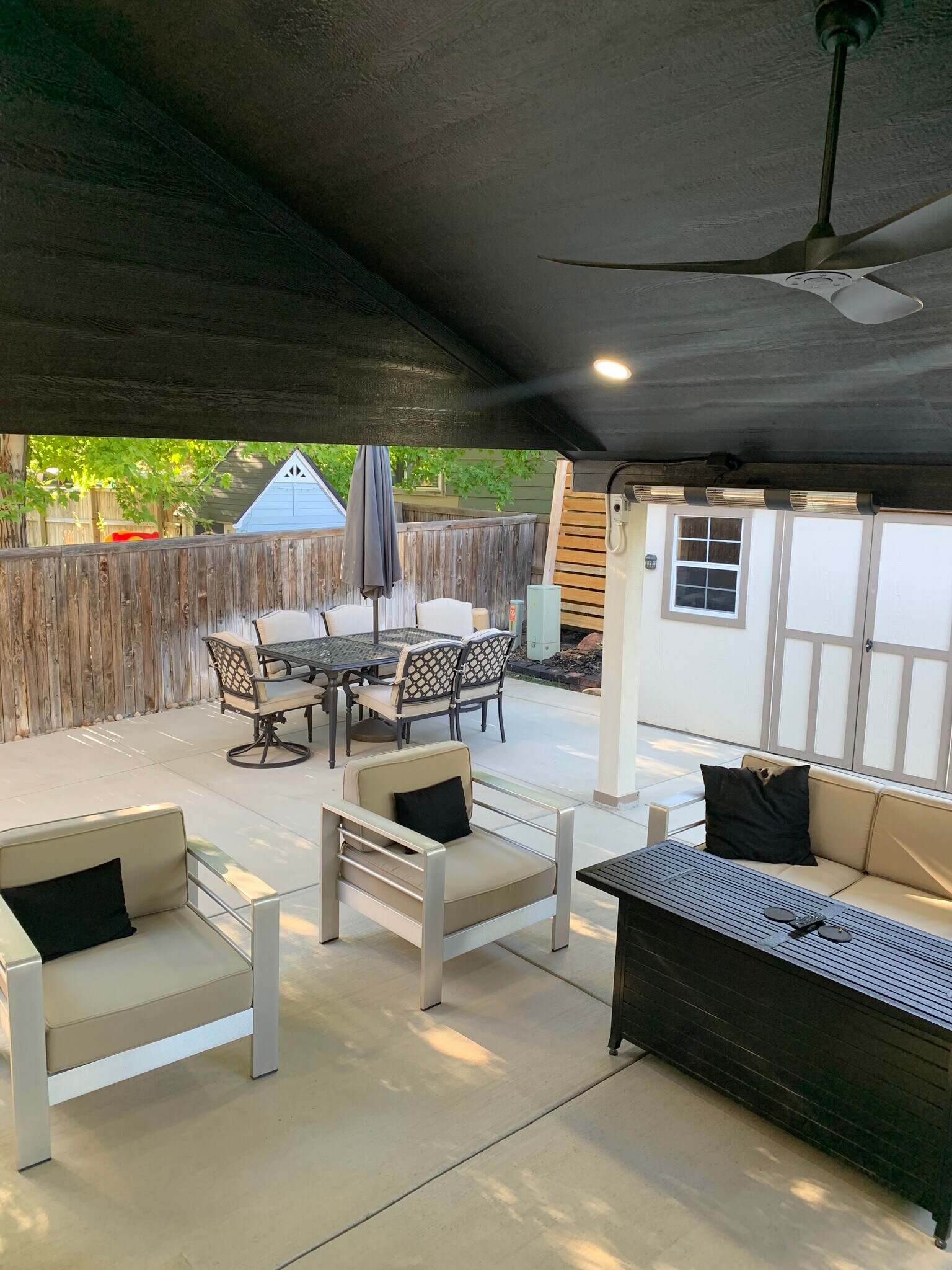 Building Photo - 562 E 133rd Ct