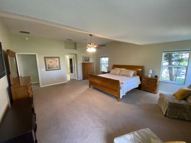 Building Photo - SEASONAL RENTAL in Glenview - 3 Beds, 2 Ba...