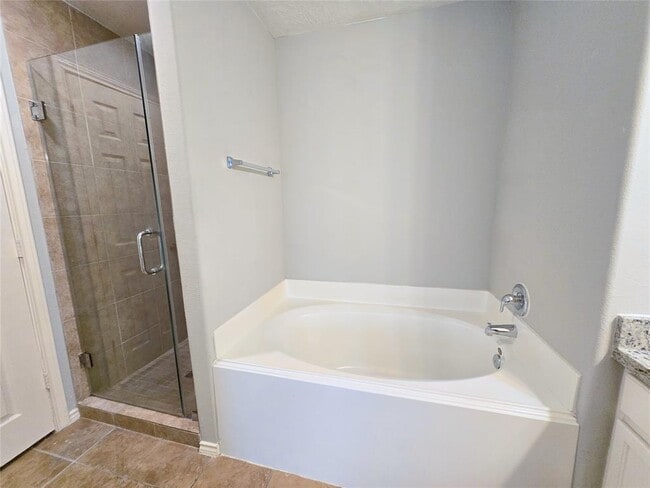 Building Photo - 1423 Stone Bluff Dr