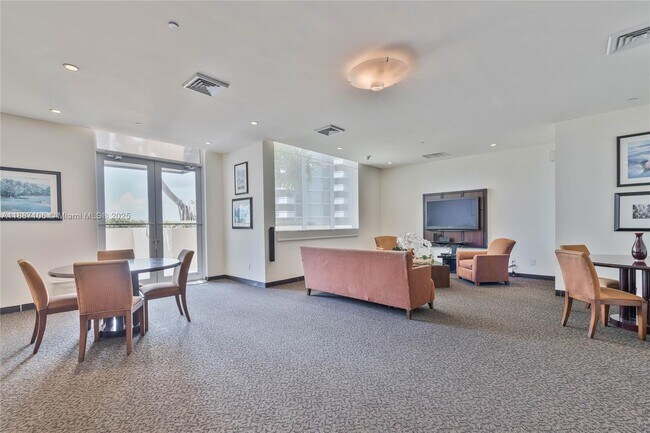 Building Photo - 2475 Brickell Ave