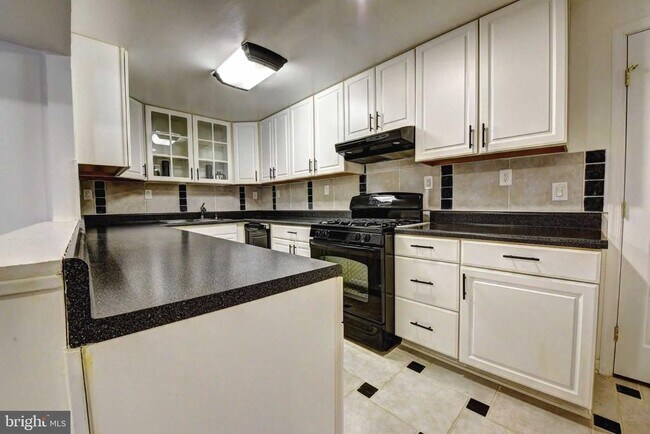 Building Photo - 110 Hunton Dr