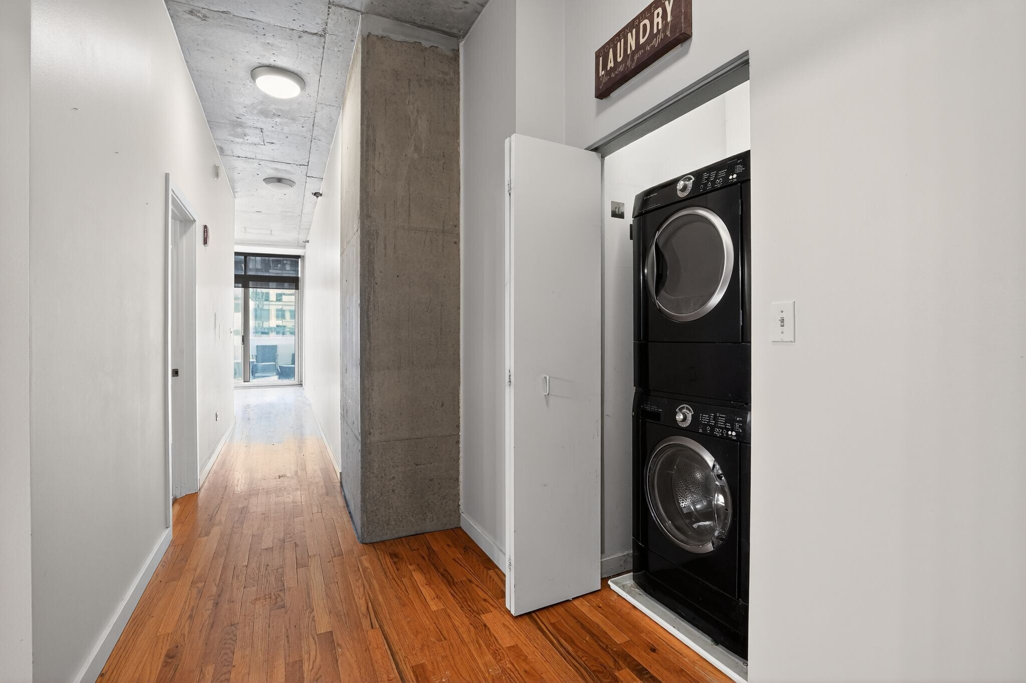 Building Photo - 1720 S Michigan Ave