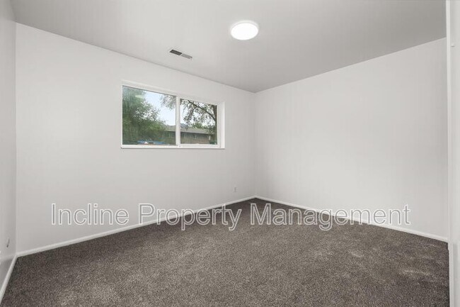 Building Photo - 1069 S 80 E