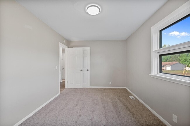 Building Photo - 4241 Tee Jay Dr NW