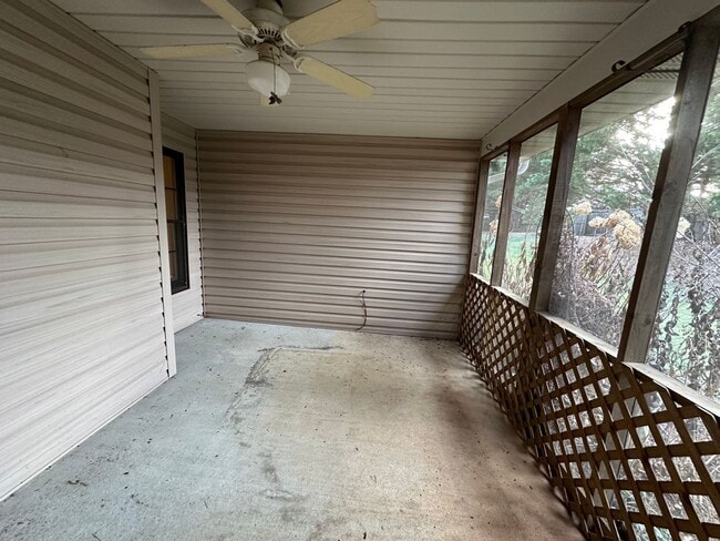 Building Photo - One Level Townhome in Forest