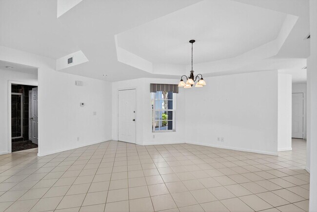 Building Photo - 11570 Briarwood Cir