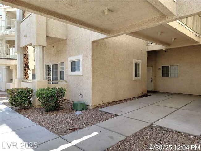 Building Photo - Cozy Green Valley Condo | First-Floor Conv...
