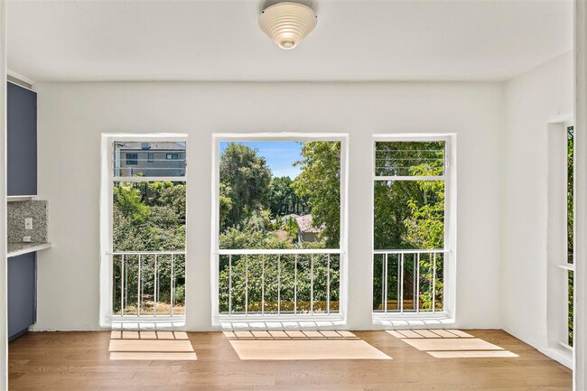 Building Photo - Large, Beautiful Upper Piedmont Home