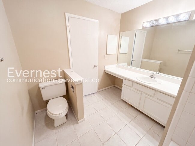 Building Photo - Spacious 2 Bed, 2 Bath Condo with Modern Amenities / No Pets Allowed / Available Now!