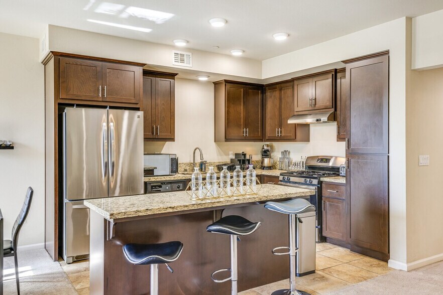 Building Photo - 140 Ivy Ave