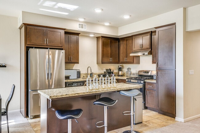 Building Photo - 140 Ivy Ave