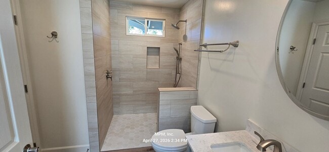 Building Photo - large custom home with peek a boo ocean views