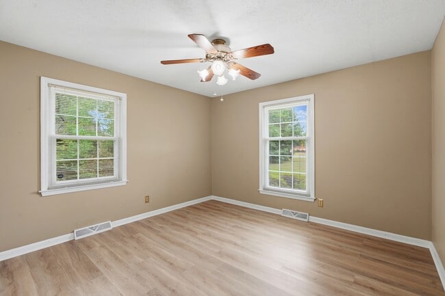 Building Photo - 1202 Patetown Rd